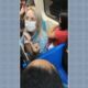 Mulher branca é escoltada no Metrô de SP após associar cabelo de mulher negra a doença