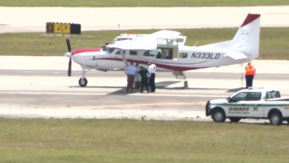 Passageiro pousa avião após piloto desmaiar