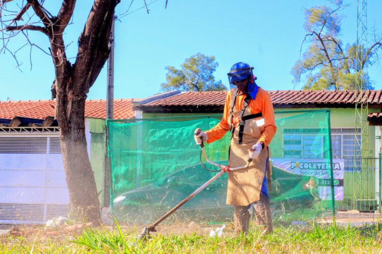 Programa Cidade Limpa beneficia bairros de Cosmópolis