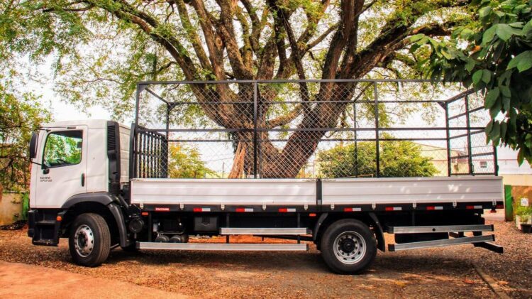 Cosmópolis recebe novo caminhão